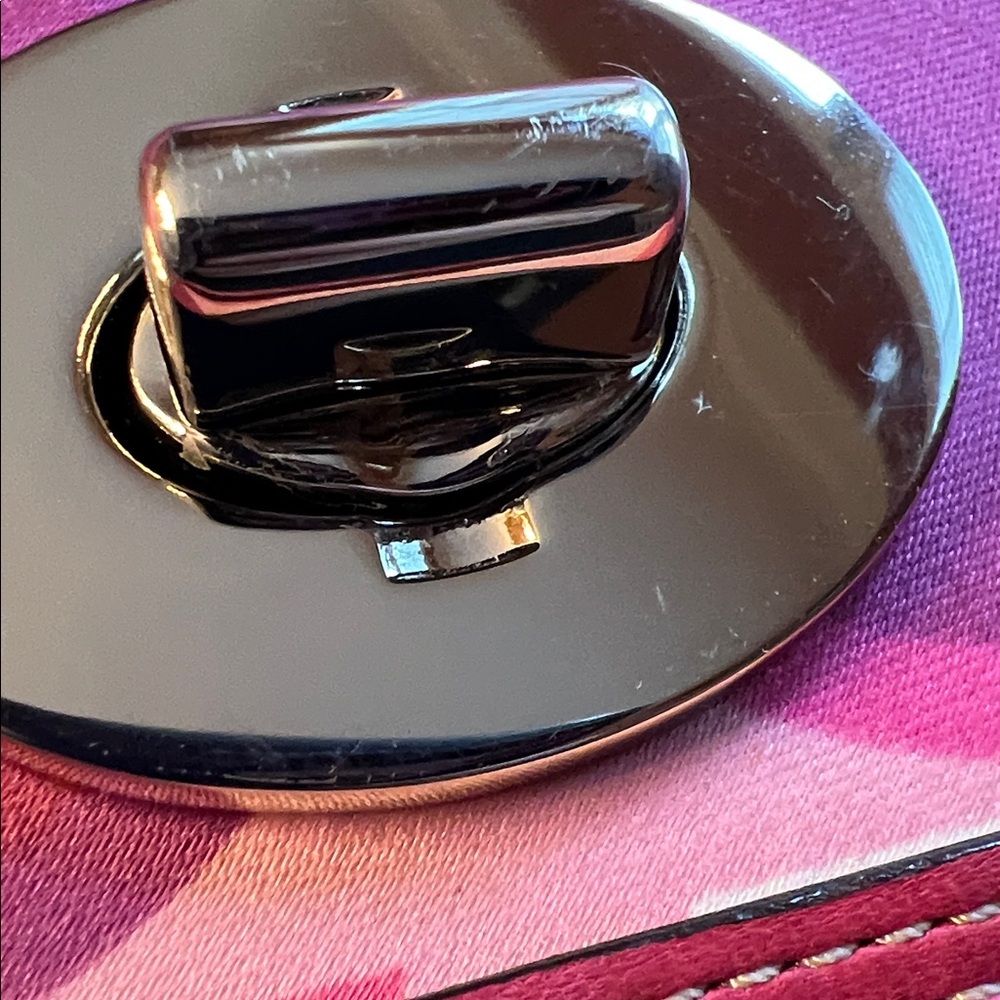 Coach Pink Scarf Print Zoe Signature Turn-Lock Wristlet EUC - Picture 13 of 16